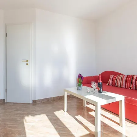 Stunning Apartment In Podaca With Kitchen *