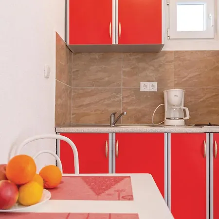 Stunning Apartment In Podaca With Kitchen * Podaca