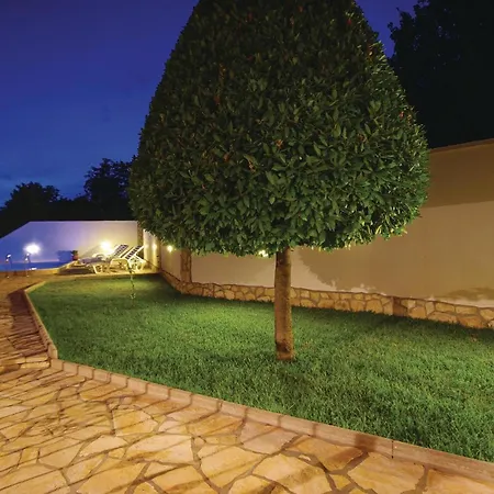 Stunning Apartment In Podaca With Kitchen Apartment *