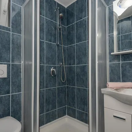 Stunning Apartment In Podaca With Kitchen *