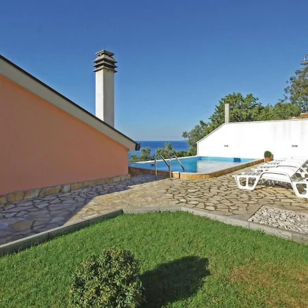 Stunning Apartment In Podaca With Kitchen *