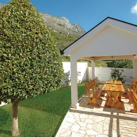 Apartment Stunning Apartment In Podaca With Kitchen